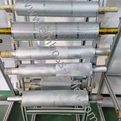 Longue durée de vie et haute dureté de surface HV1100/HRC62 pour l'efficacité du rouleau durci en relief
